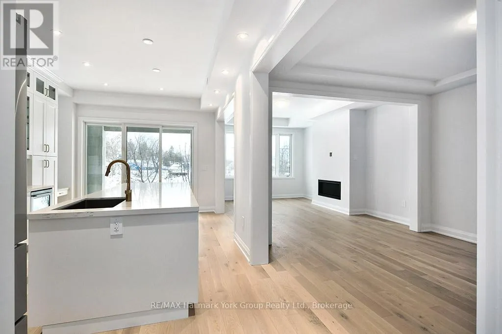 5-11 BAY STREET E