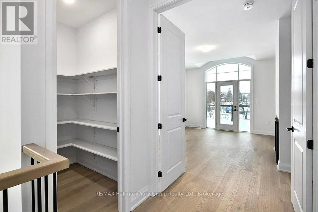 5-11 BAY STREET E
