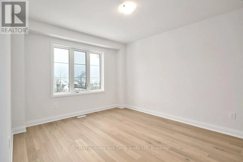 5-11 BAY STREET E