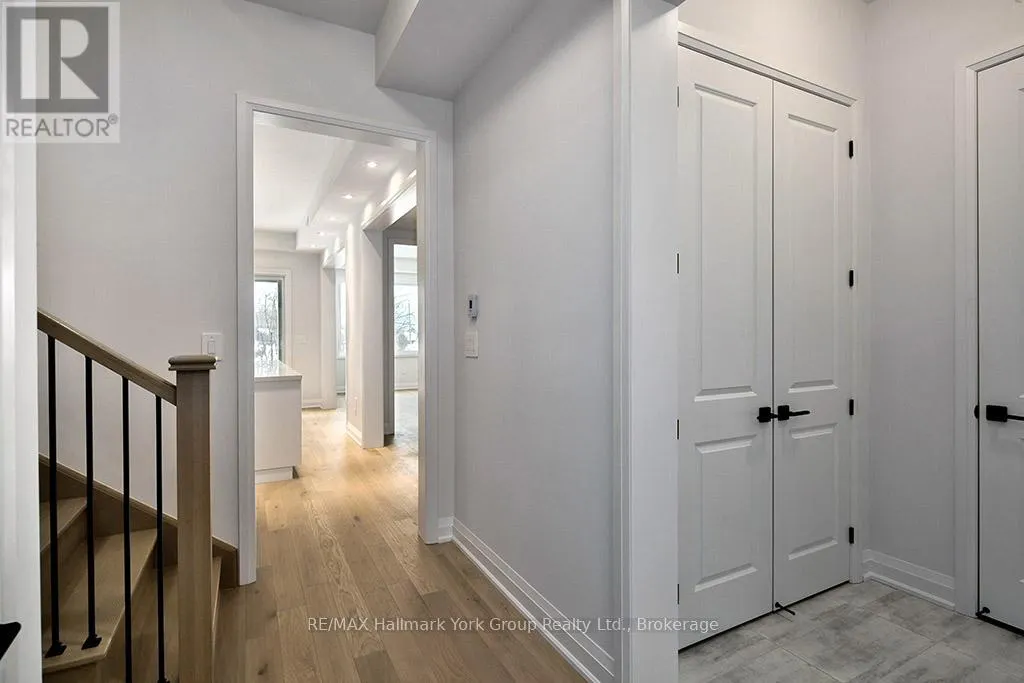 5-11 BAY STREET E