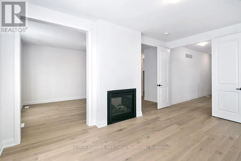 5-11 BAY STREET E
