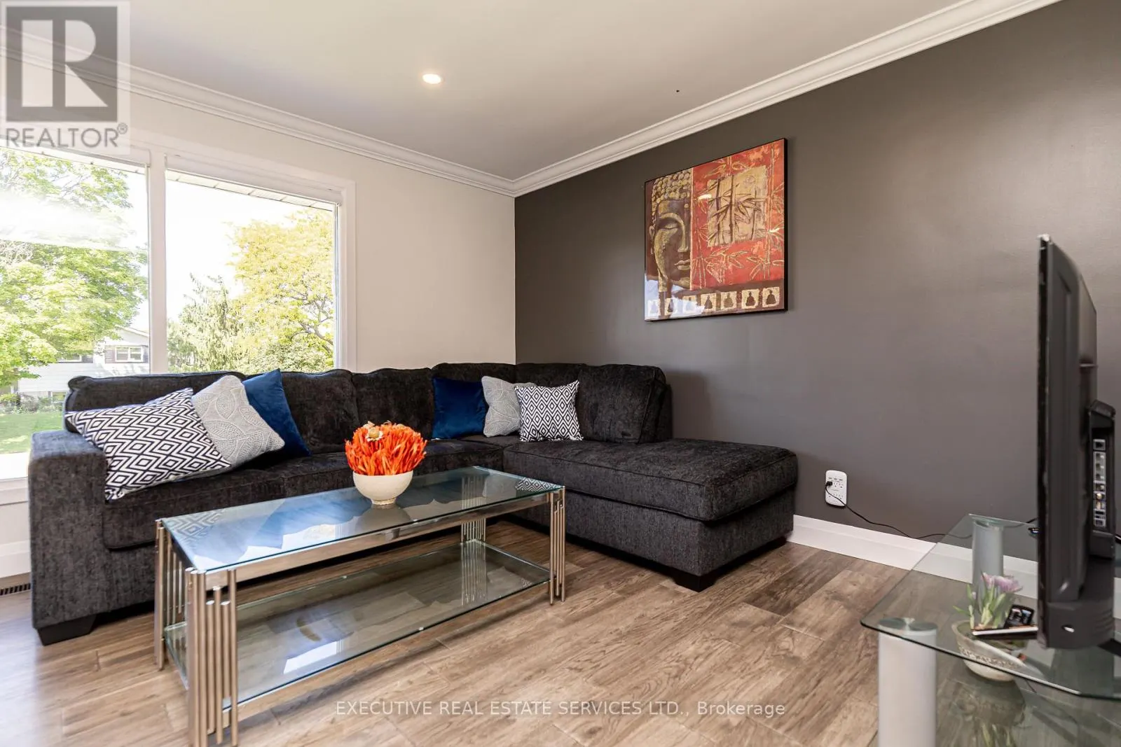 44 WOODSVIEW AVENUE