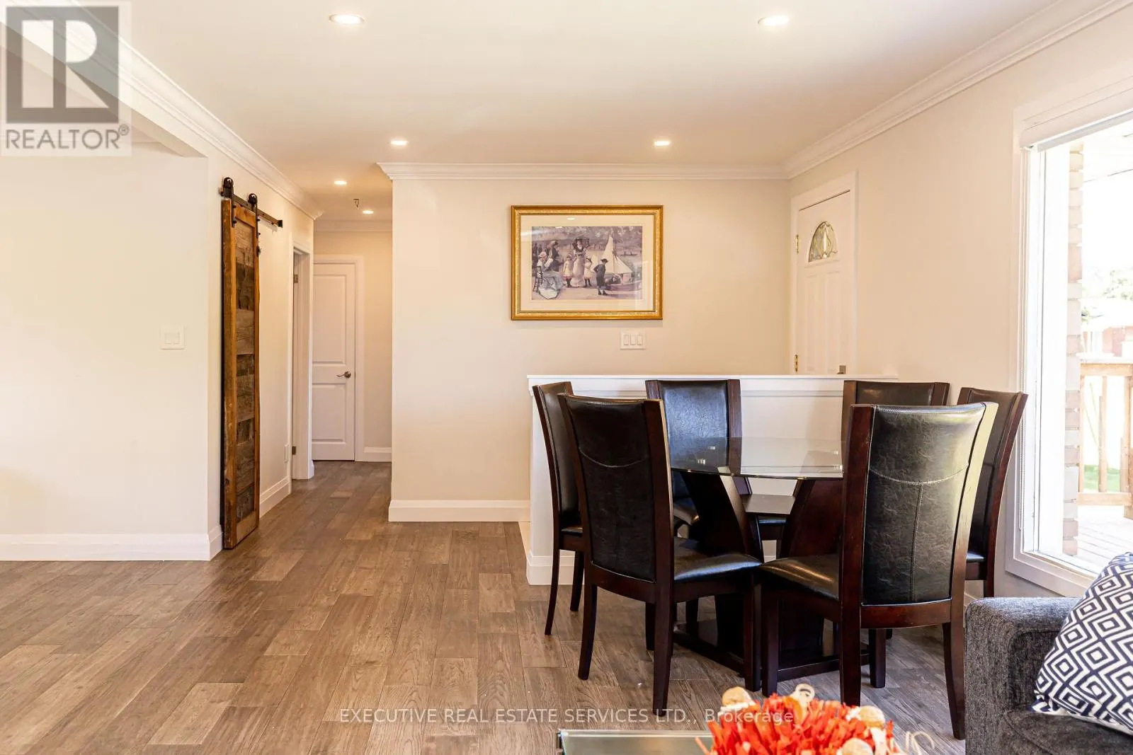 44 WOODSVIEW AVENUE