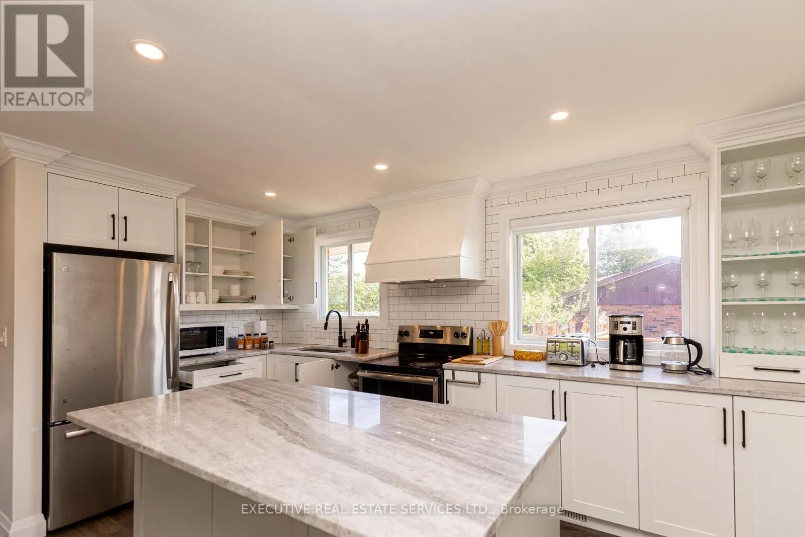 44 WOODSVIEW AVENUE