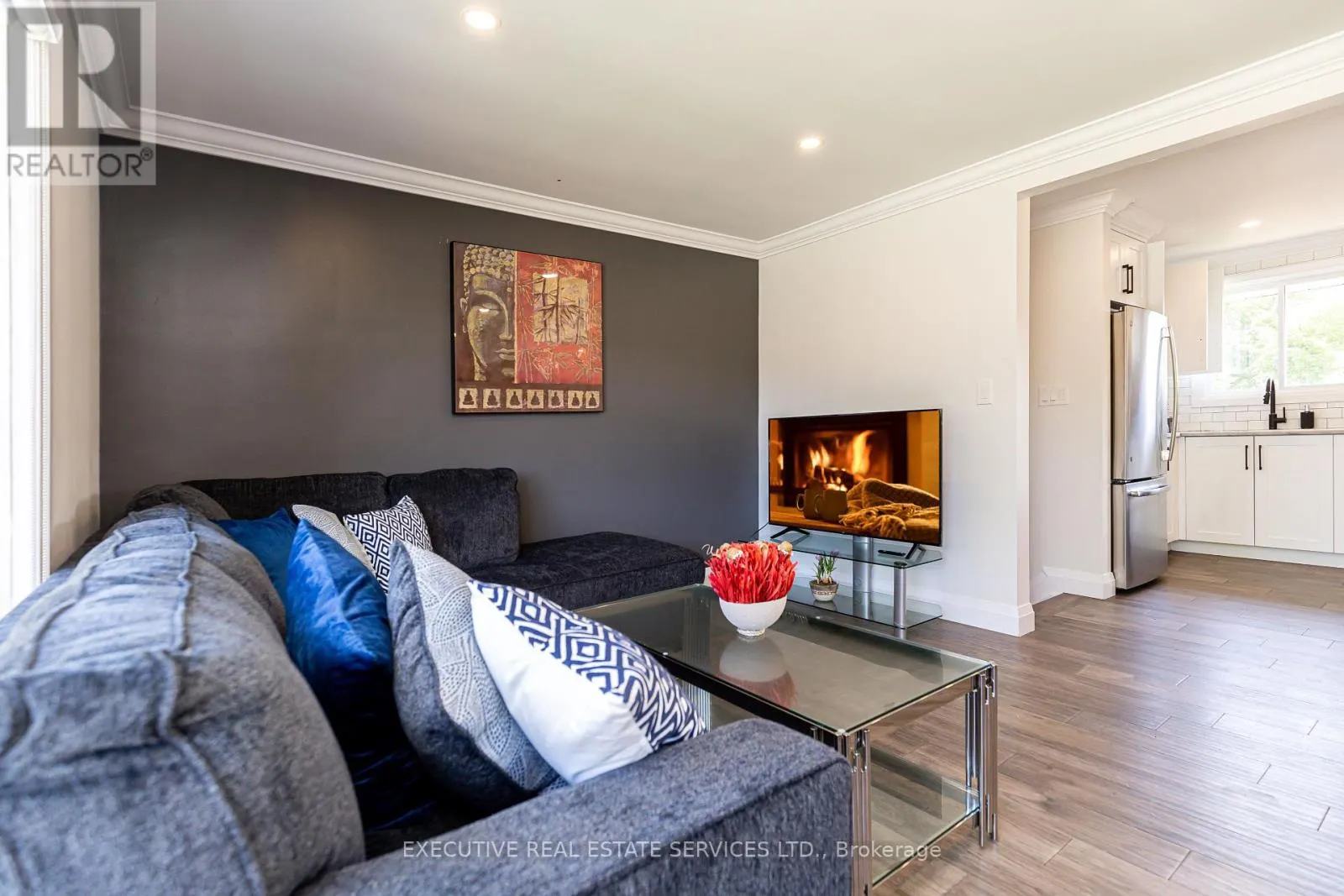 44 WOODSVIEW AVENUE