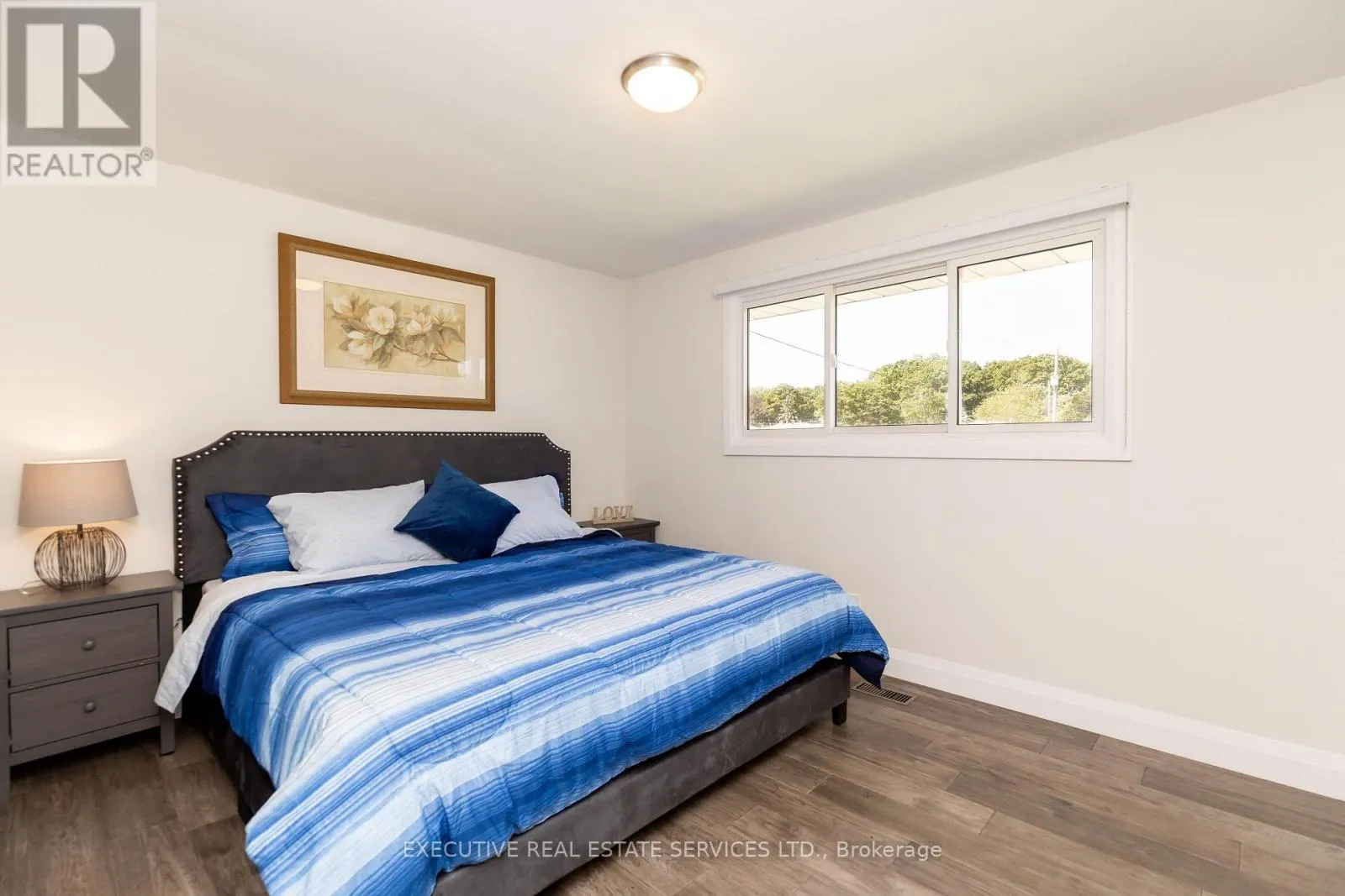 44 WOODSVIEW AVENUE