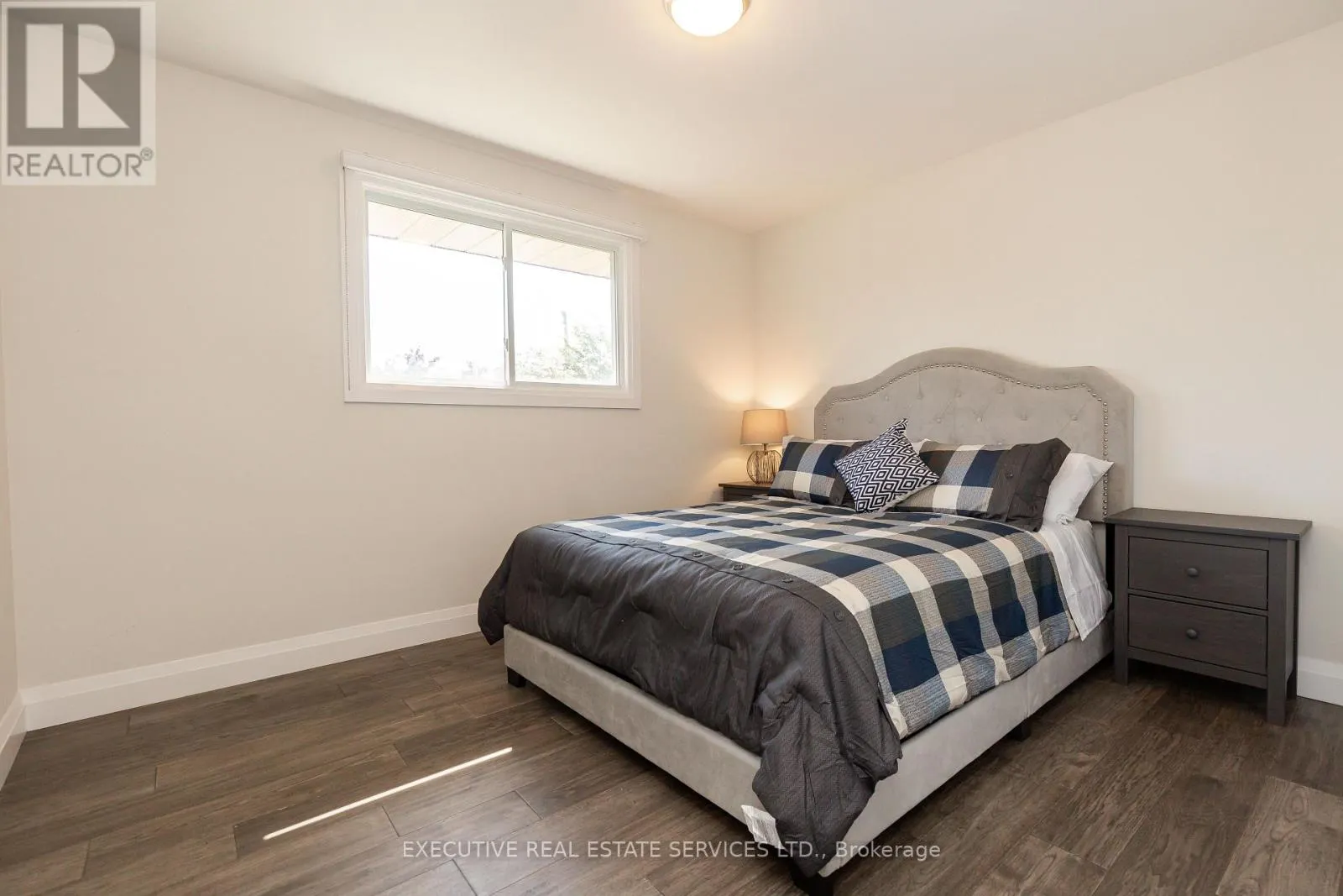 44 WOODSVIEW AVENUE