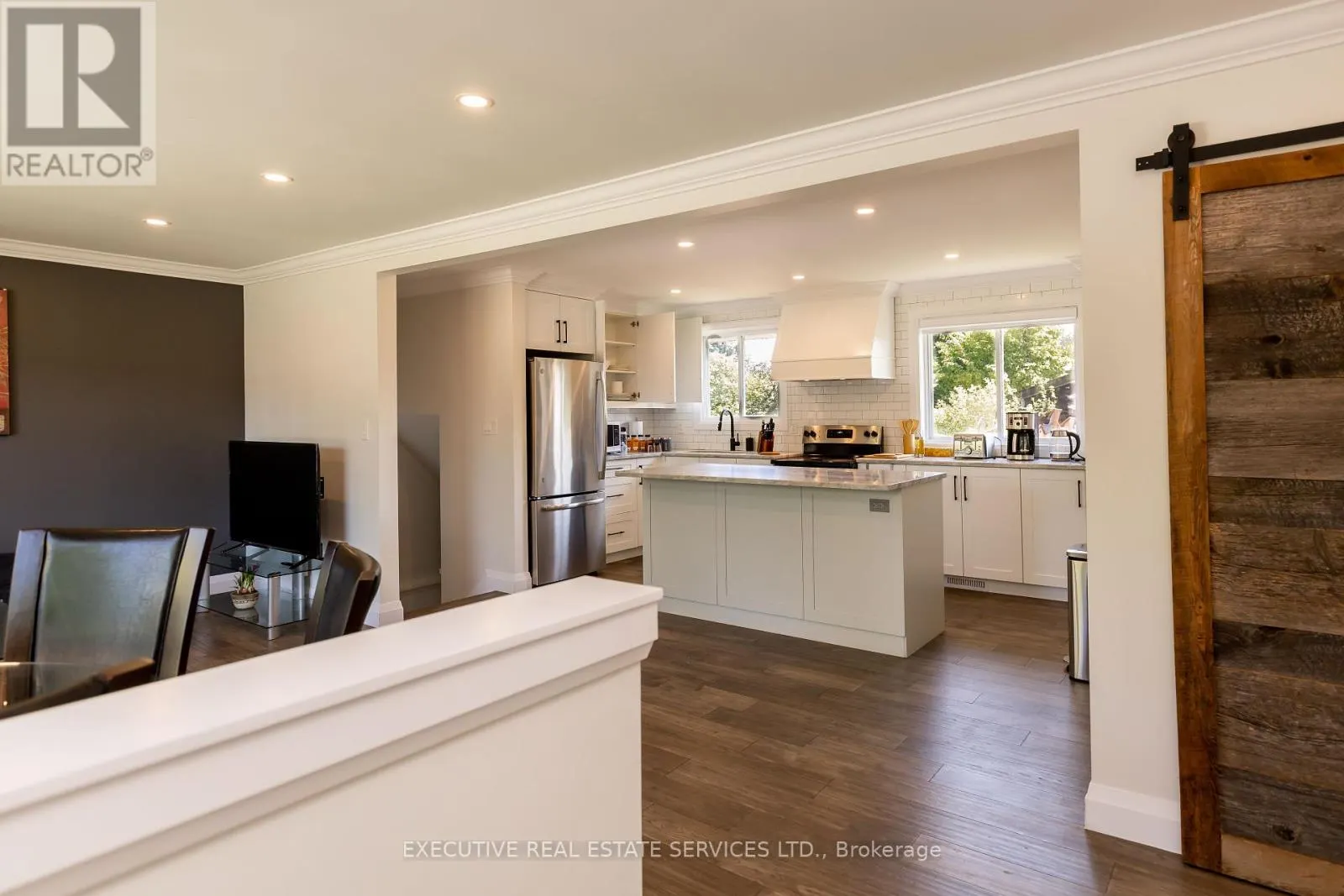 44 WOODSVIEW AVENUE
