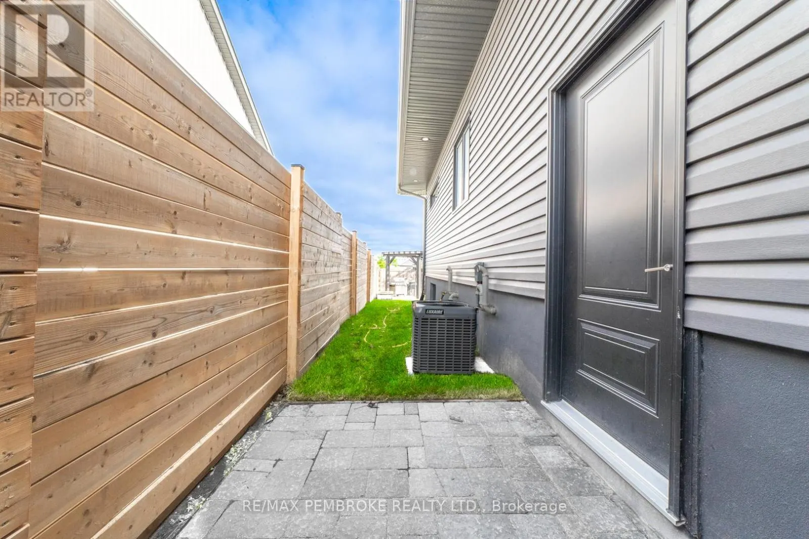 8 DREW STREET