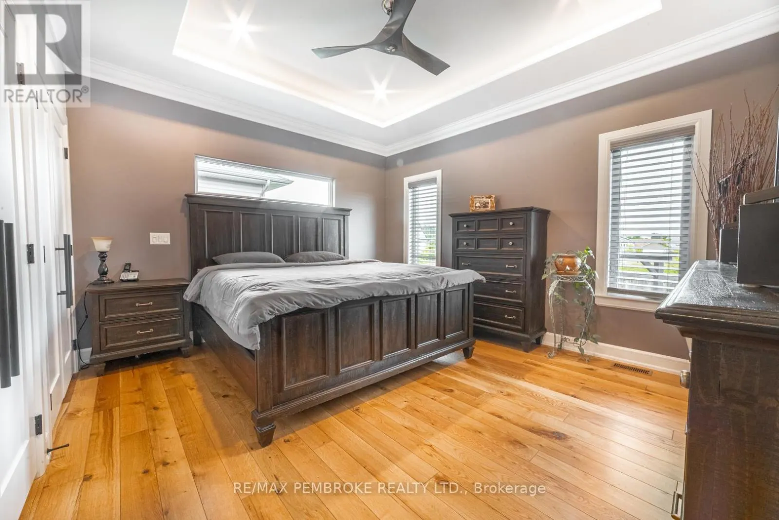 8 DREW STREET