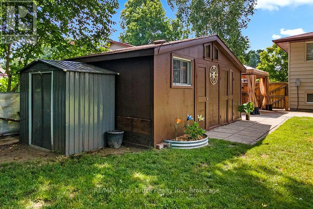 580 2ND  A STREET W