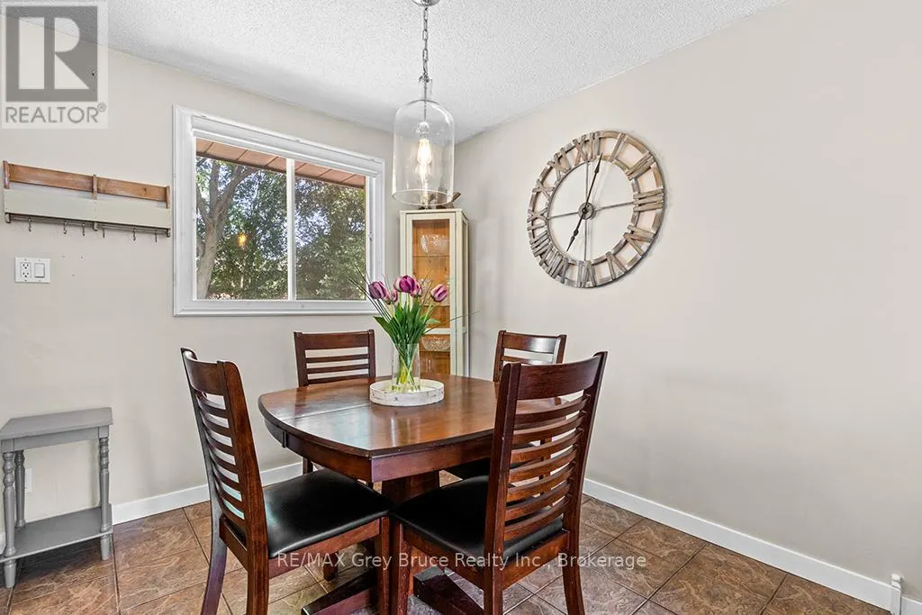 580 2ND  A STREET W