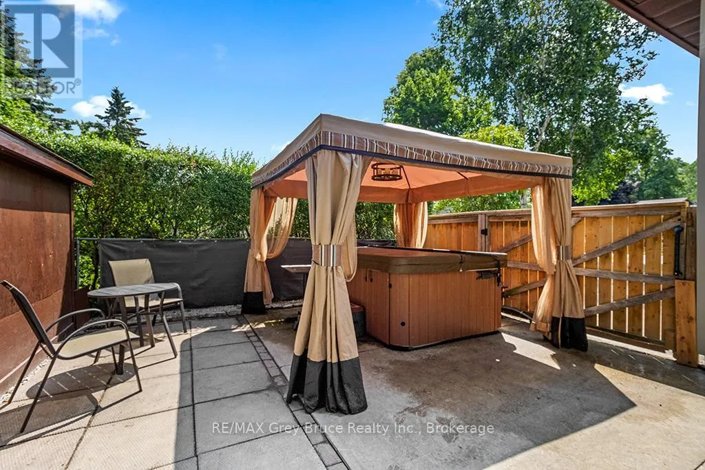 580 2ND  A STREET W