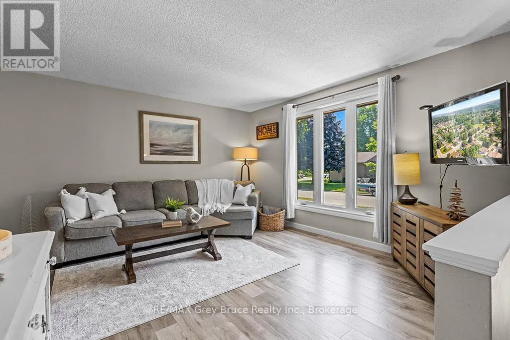 580 2ND  A STREET W