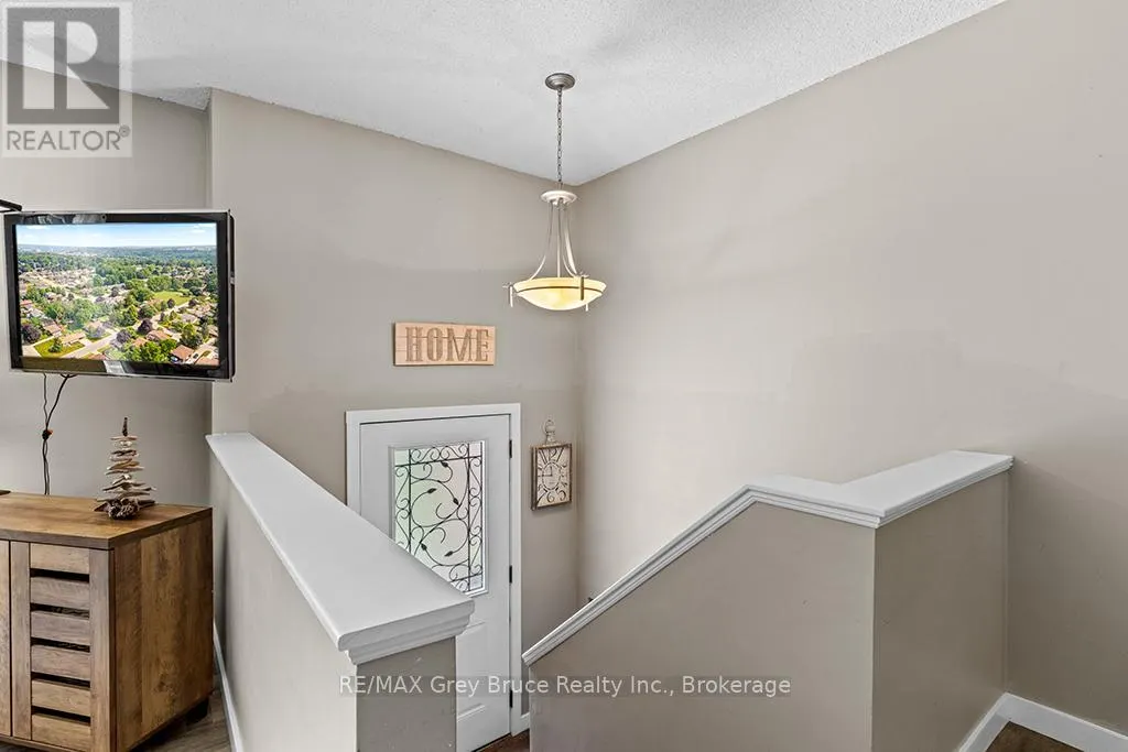 580 2ND  A STREET W