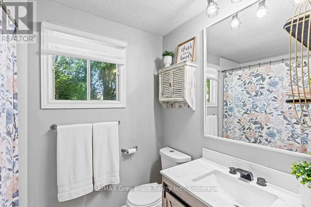 580 2ND  A STREET W