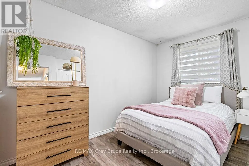 580 2ND  A STREET W