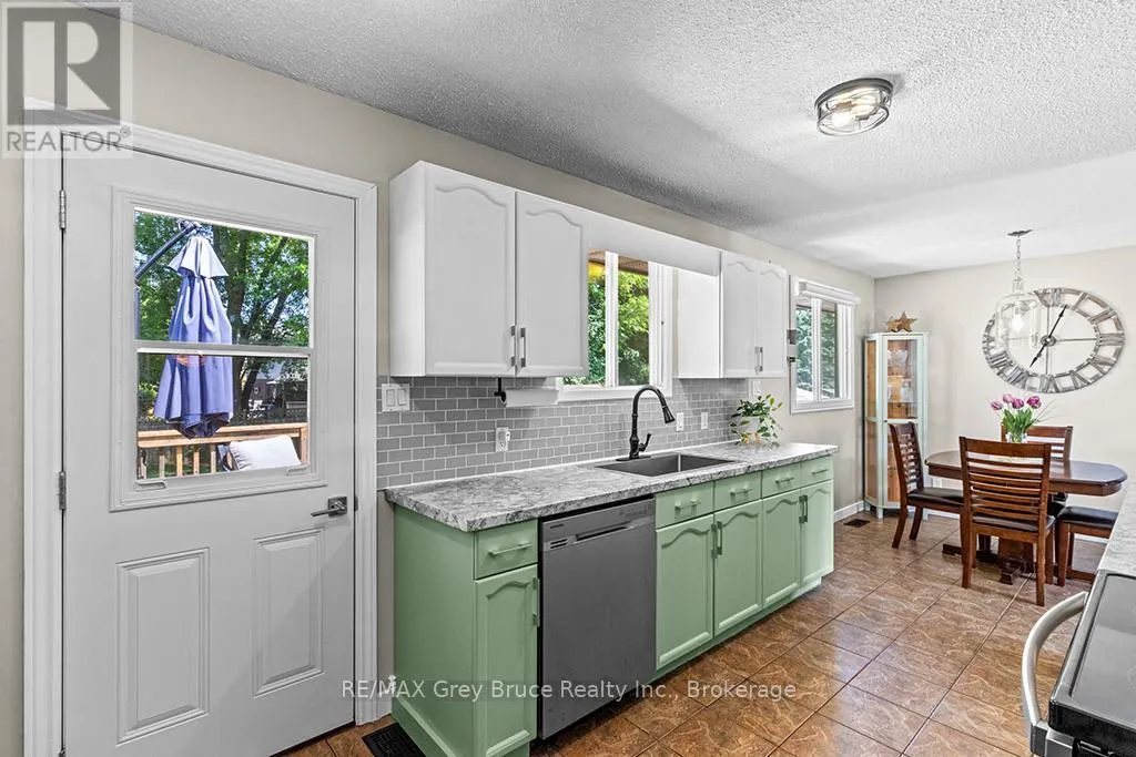 580 2ND  A STREET W