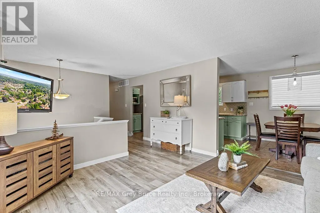 580 2ND  A STREET W