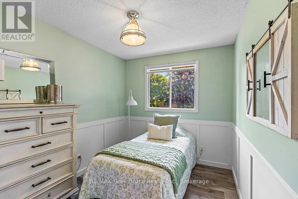 580 2ND  A STREET W