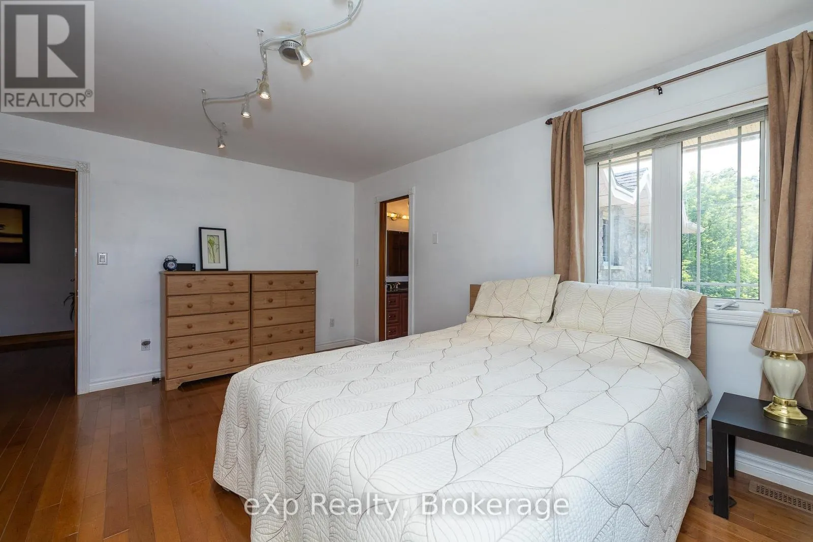 910 26TH STREET E