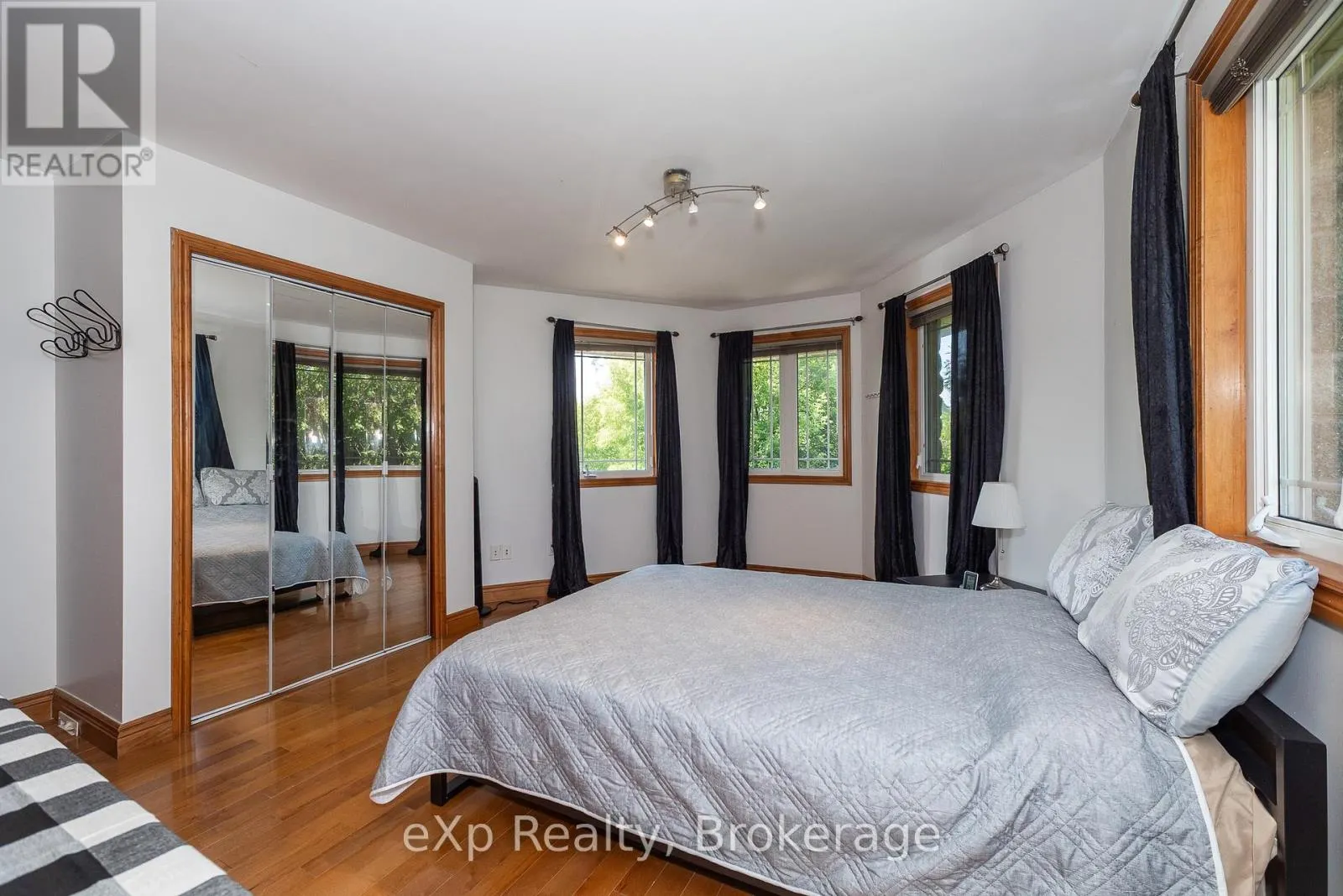 910 26TH STREET E