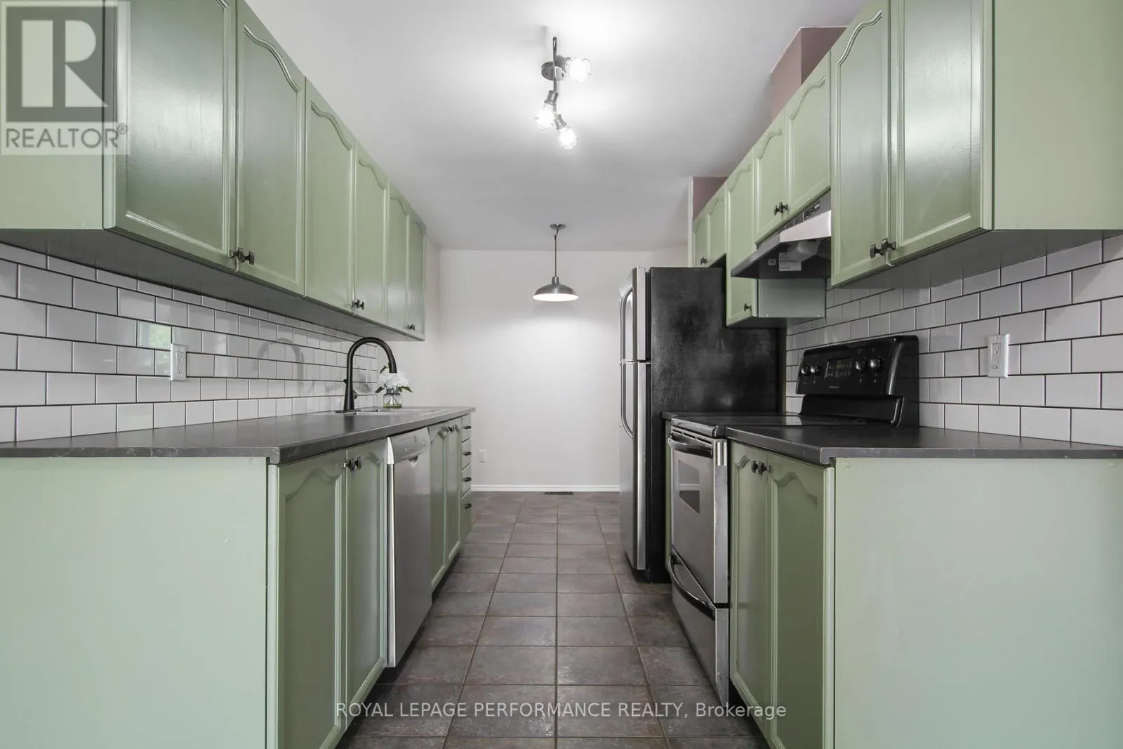 9 LIETTE COURT