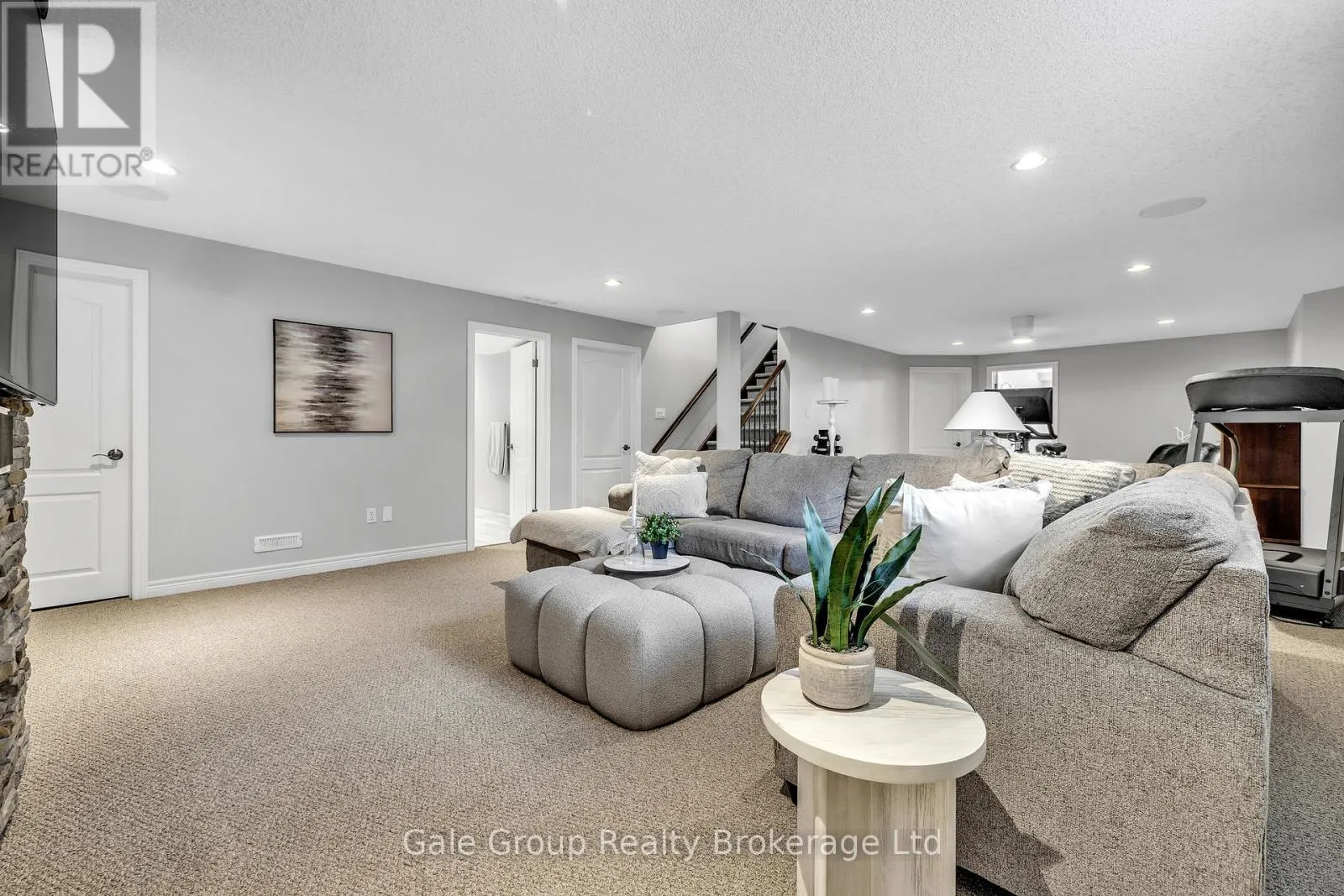 997 RIDGEWOOD DRIVE