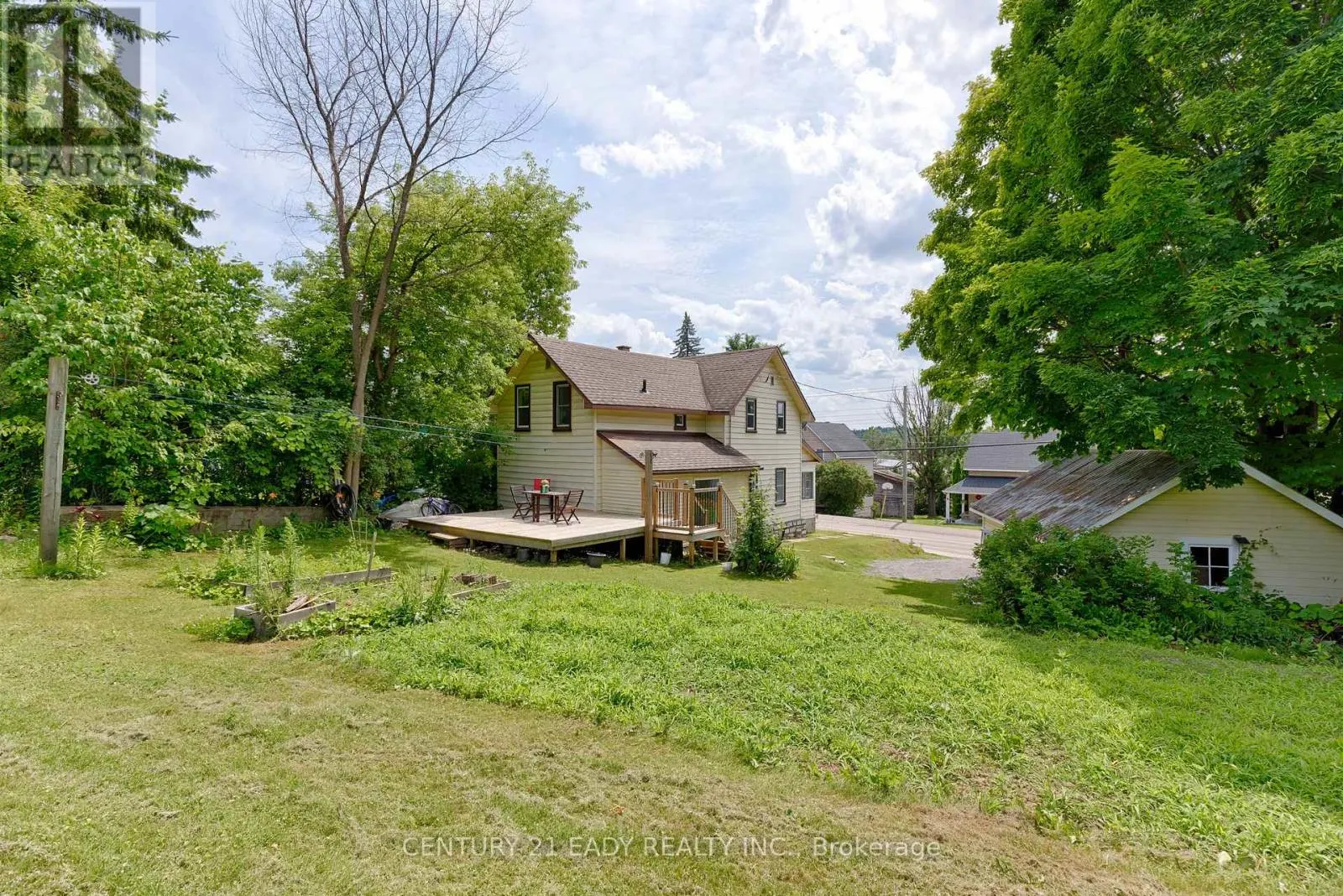199 BONNECHERE STREET W
