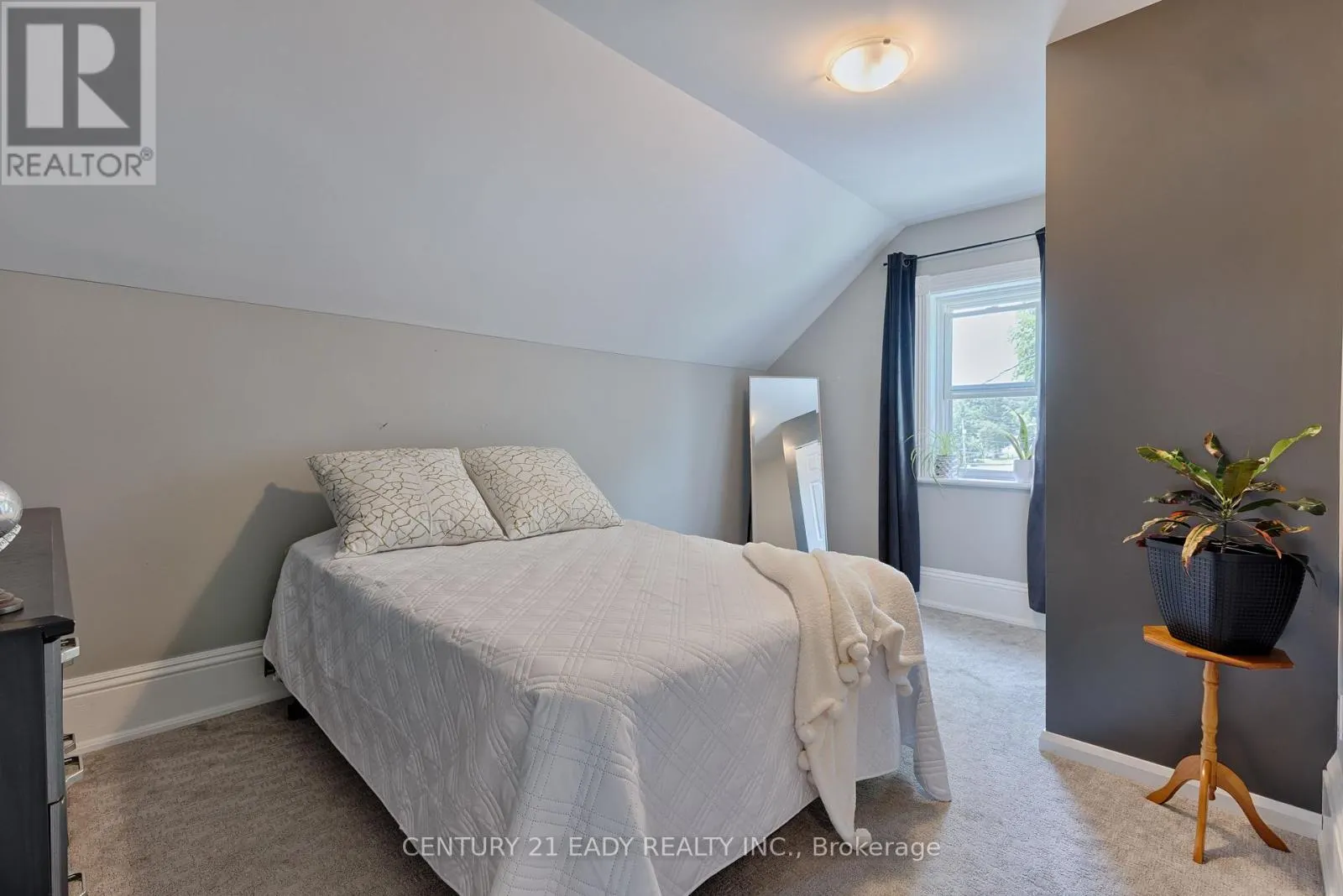 199 BONNECHERE STREET W