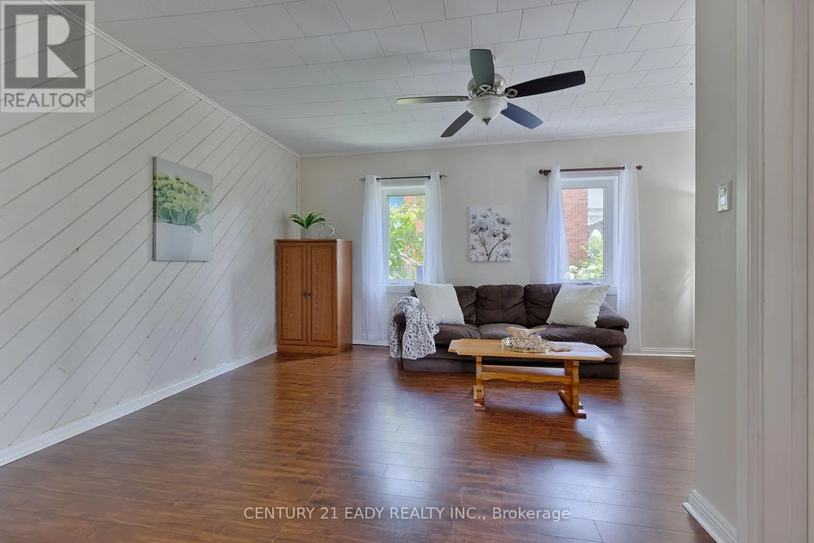 199 BONNECHERE STREET W