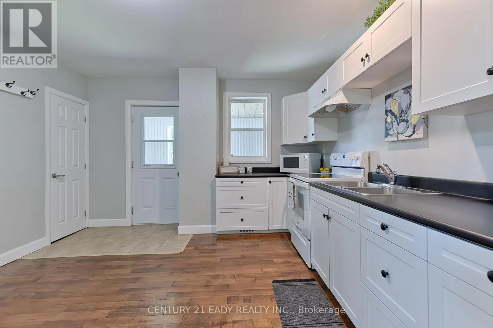 199 BONNECHERE STREET W