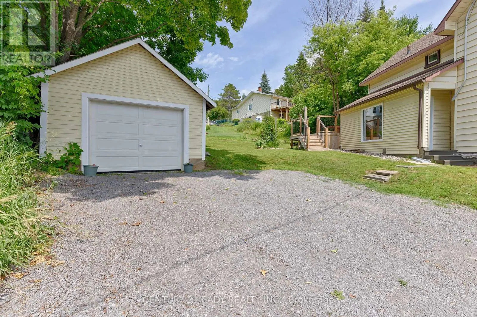 199 BONNECHERE STREET W