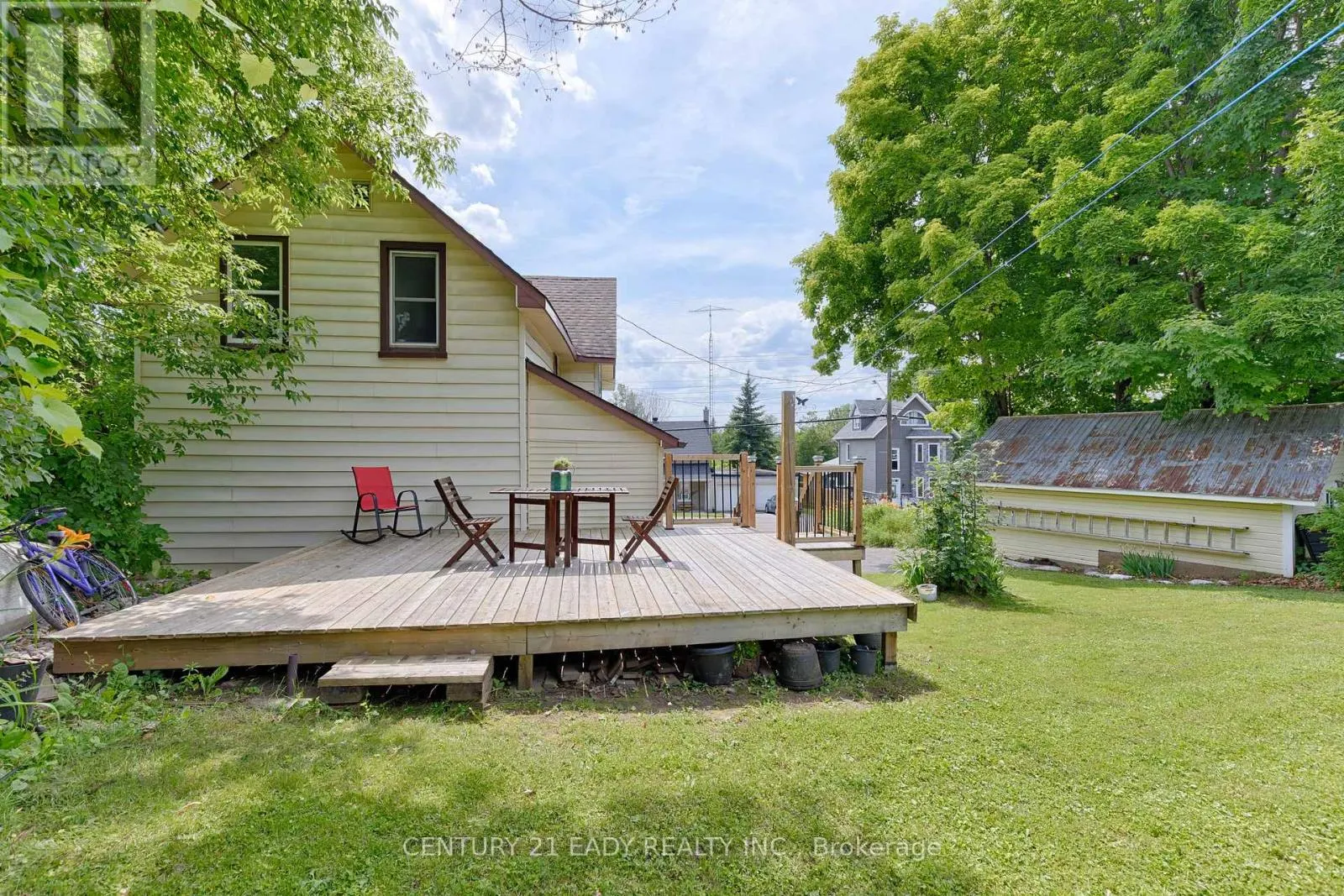 199 BONNECHERE STREET W