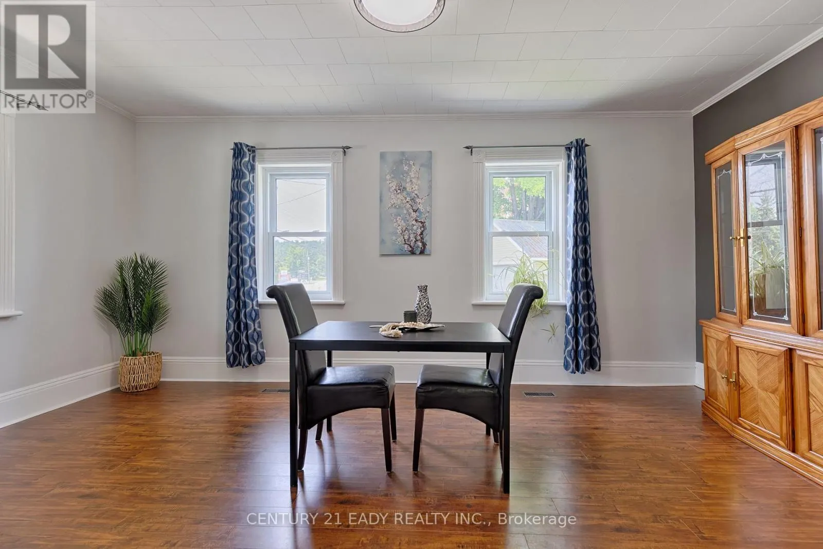 199 BONNECHERE STREET W