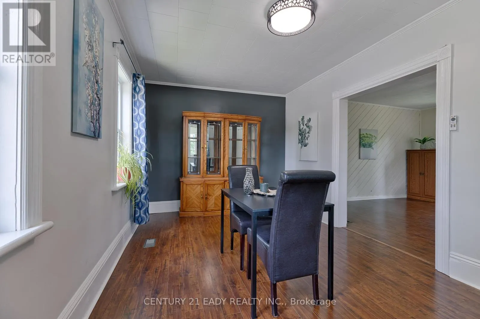 199 BONNECHERE STREET W