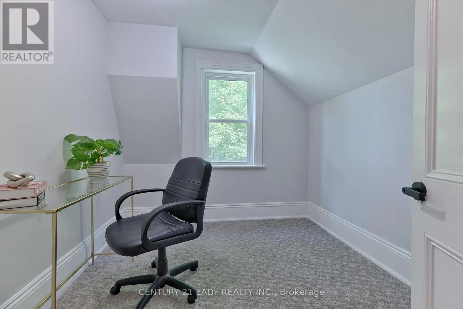 199 BONNECHERE STREET W