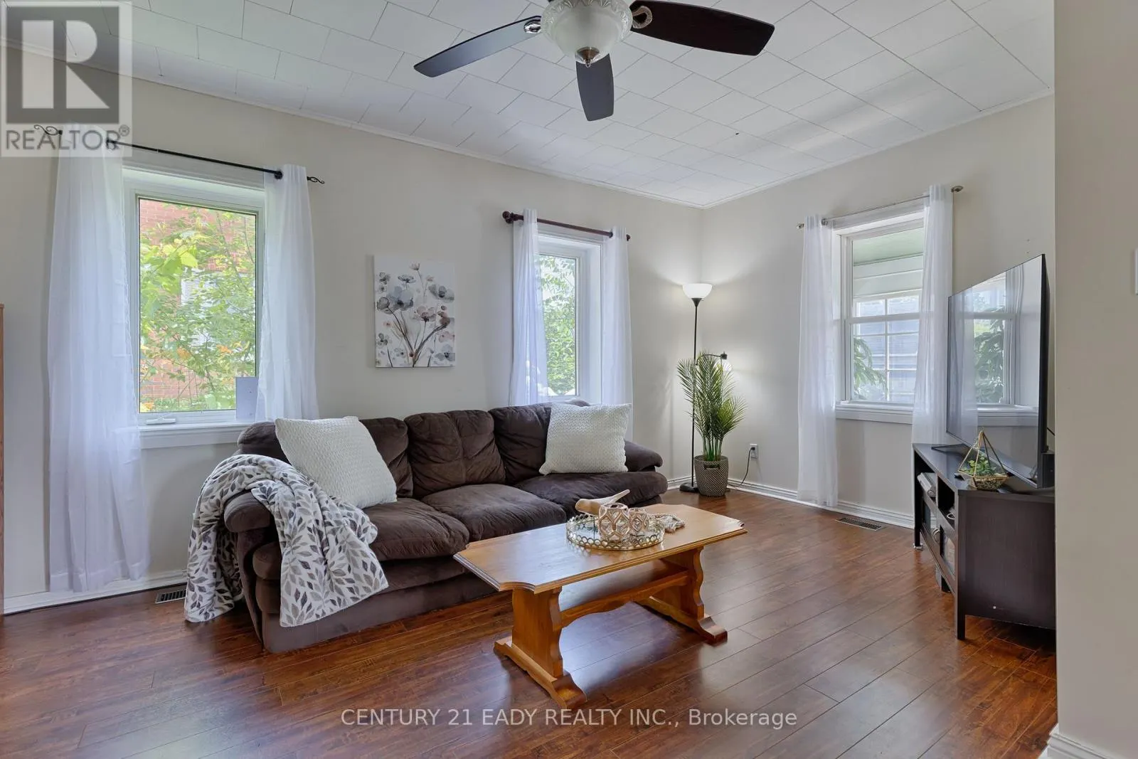 199 BONNECHERE STREET W