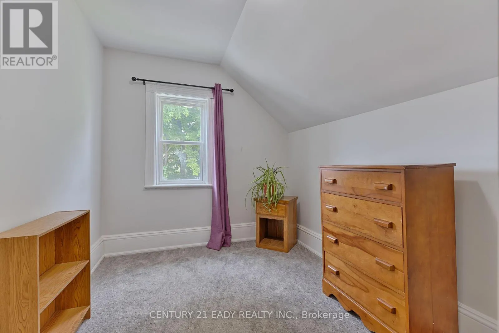 199 BONNECHERE STREET W