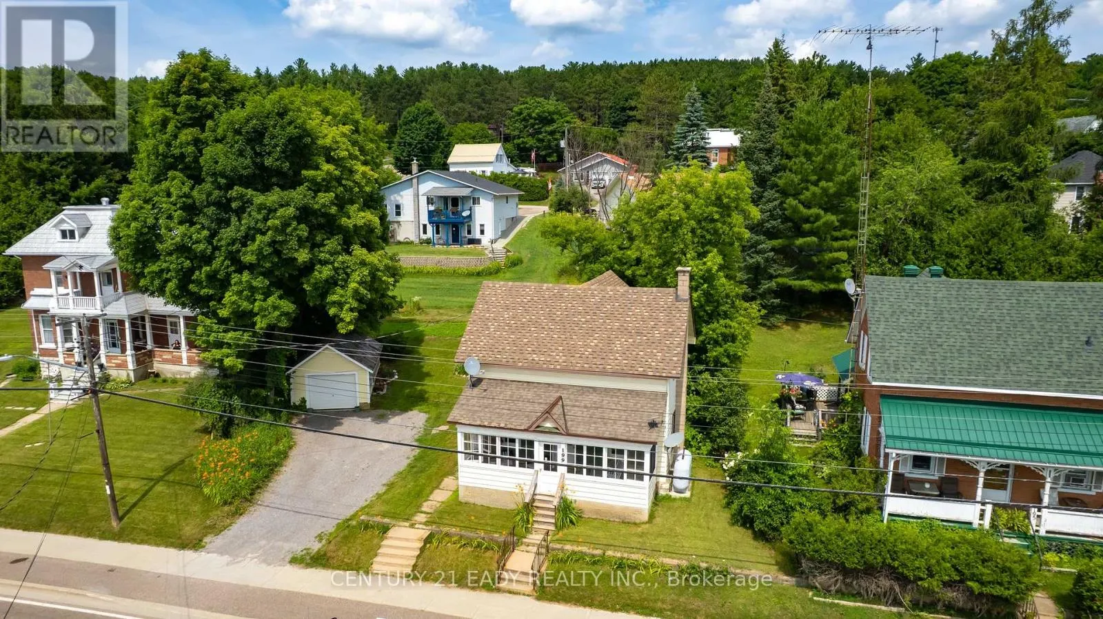 199 BONNECHERE STREET W