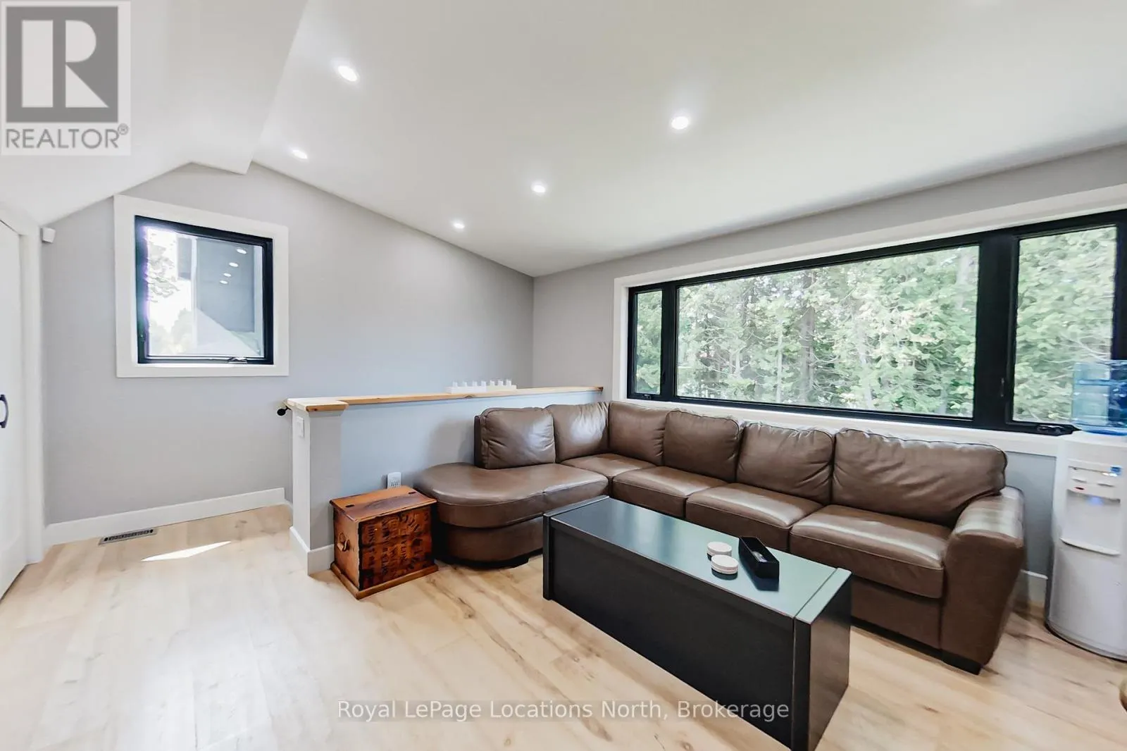74 ARTHUR STREET E