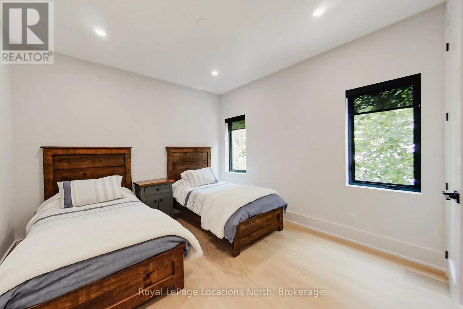74 ARTHUR STREET E