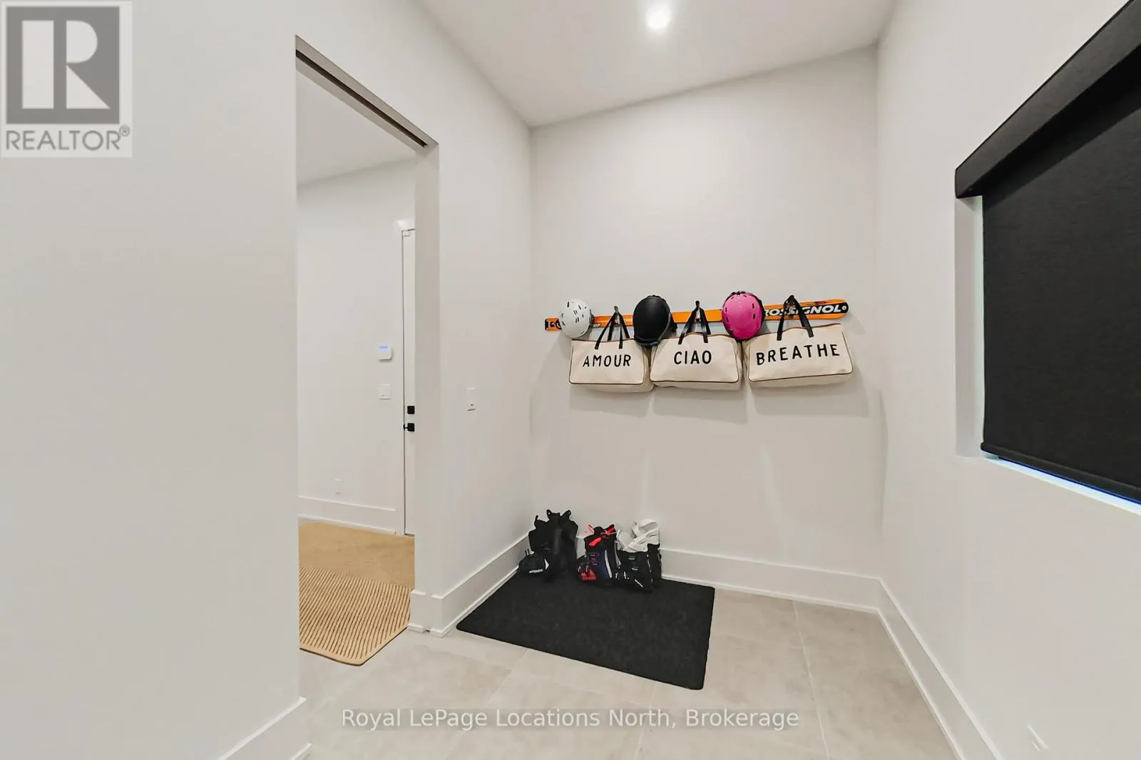 74 ARTHUR STREET E