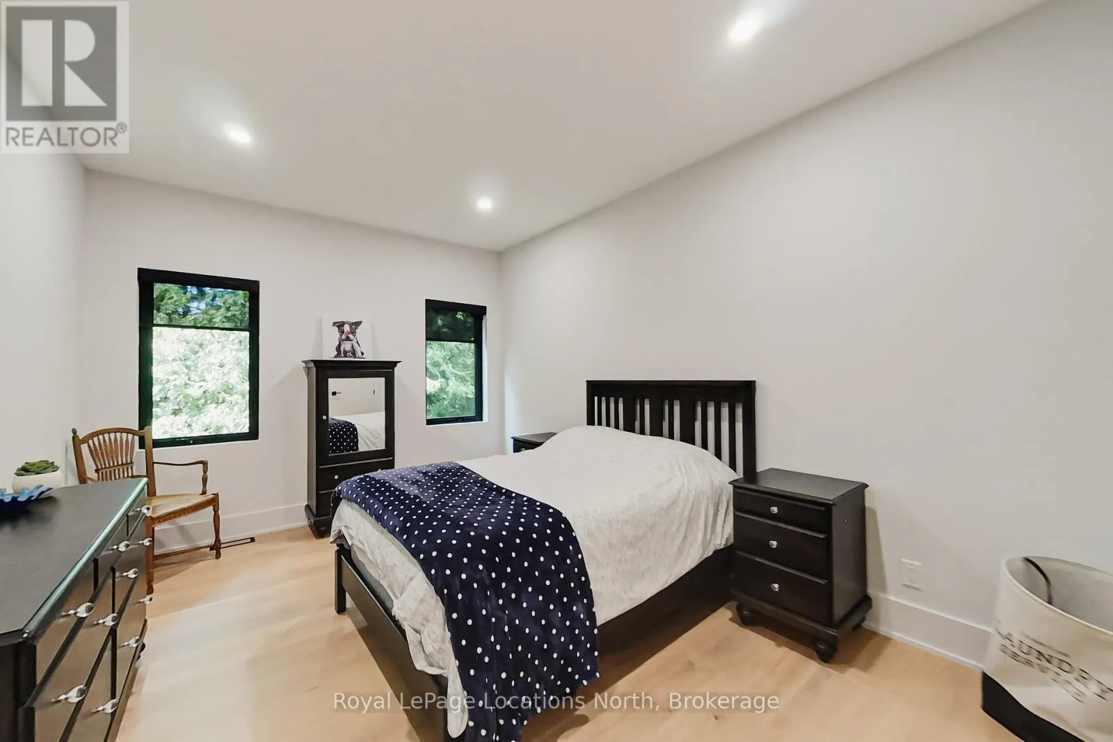 74 ARTHUR STREET E