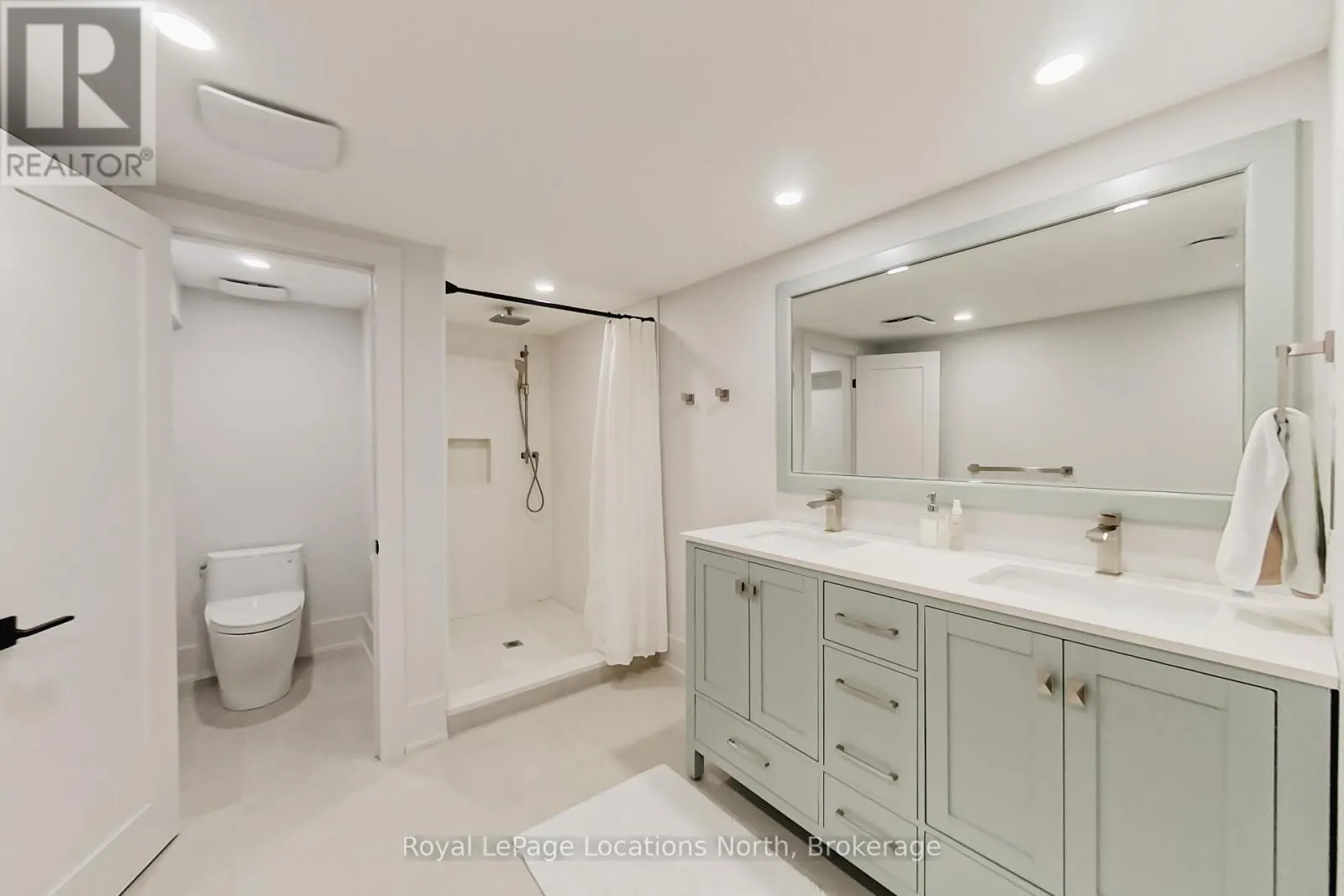 74 ARTHUR STREET E