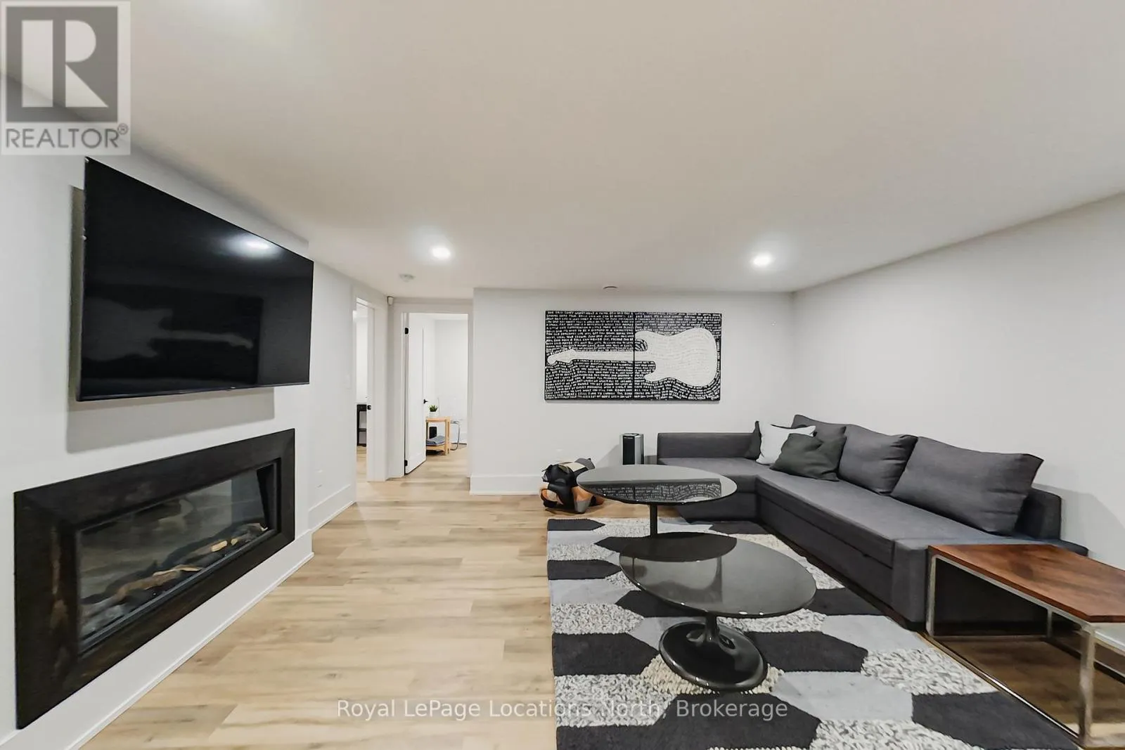 74 ARTHUR STREET E