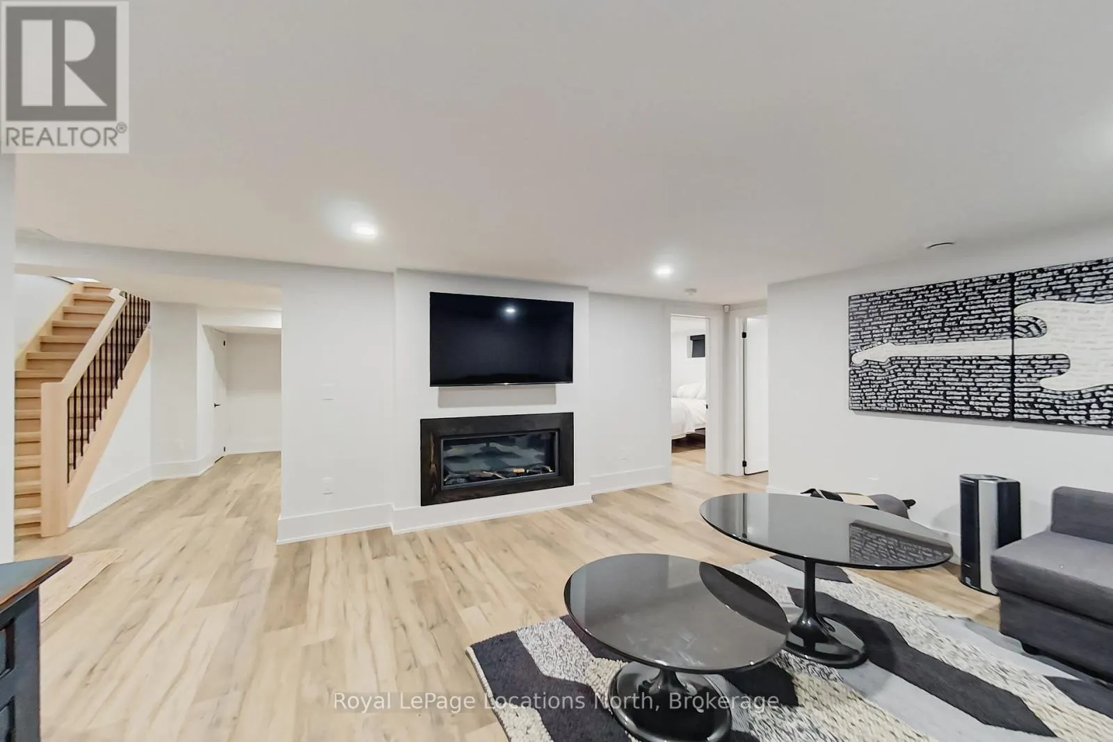 74 ARTHUR STREET E