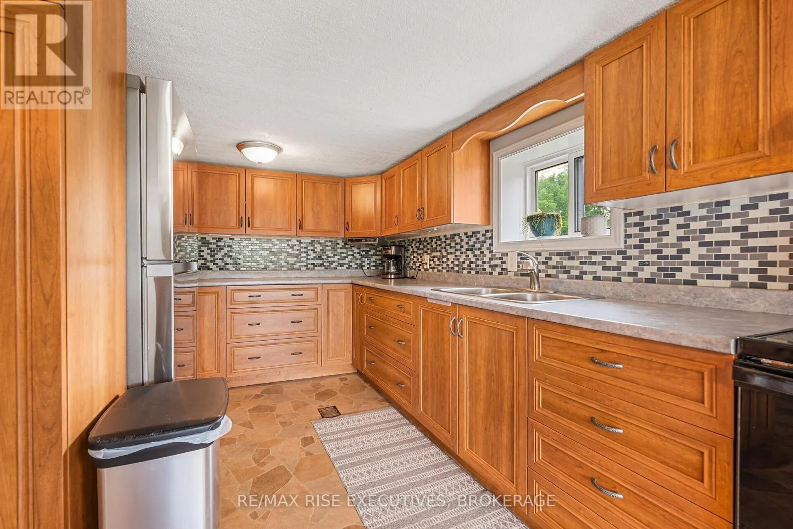 251 BRIAR HILL ROAD