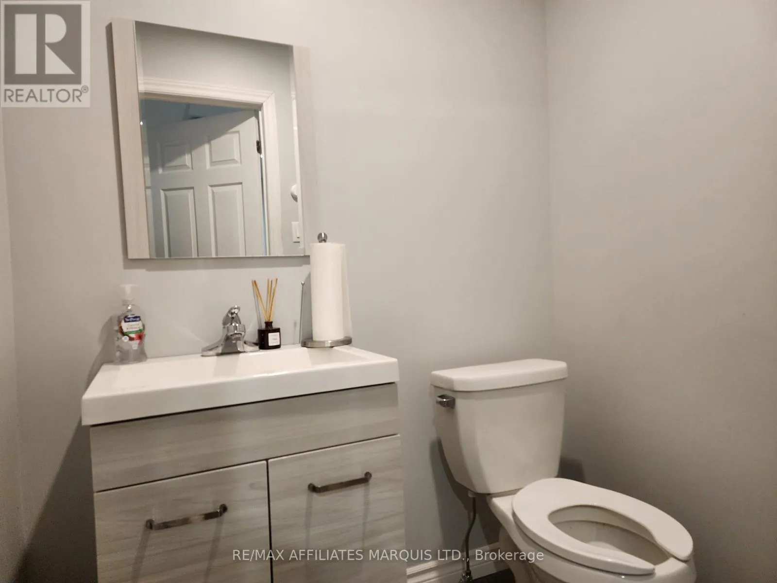 41 FIRST STREET E