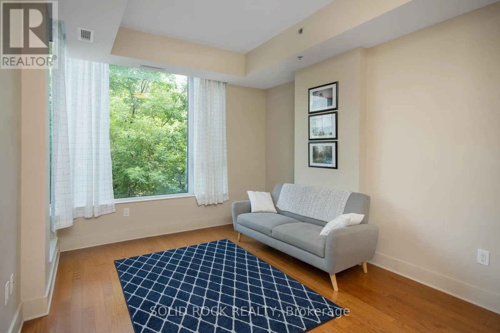 208 - 101 RICHMOND ROAD